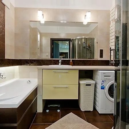 Spacious Oldtown Yacht Marina